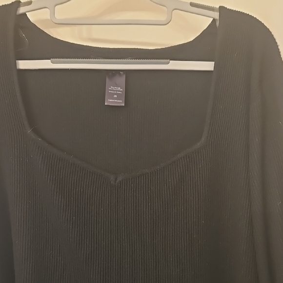Black Long Sleeve Sweater - Picture 1 of 5